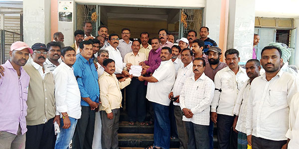 ಕಡೂರು: ಗೌರಿ ಲಂಕೇಶ್ ಹತ್ಯೆ ಖಂಡಿಸಿ ಪತ್ರಕರ್ತರು ಕಪ್ಪುಪಟ್ಟಿ ಧರಿಸಿ ಪ್ರತಿಭಟನೆ